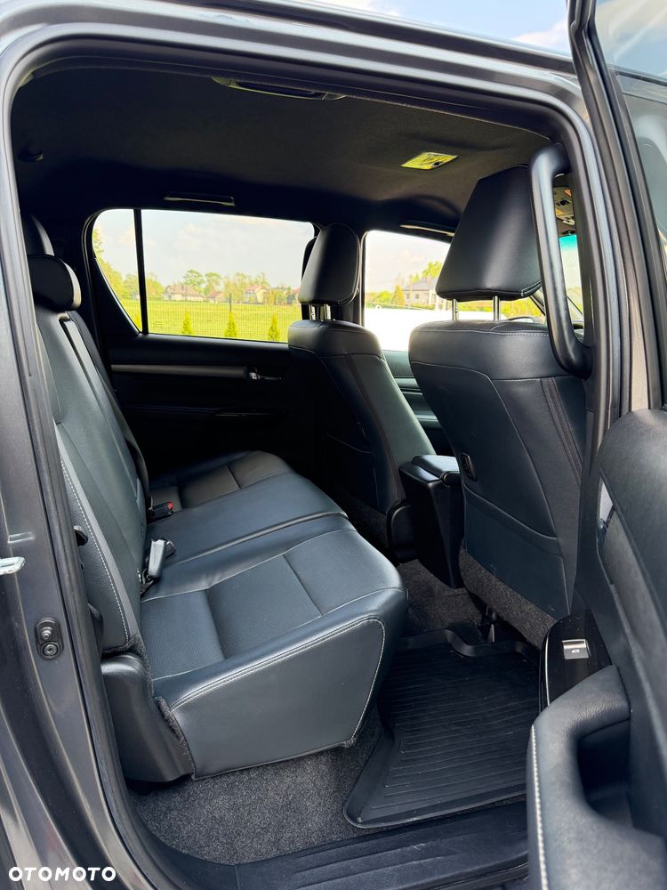 Toyota Hilux 2.8 D-4D Double Cab Invincible Sport 4x4 - 11