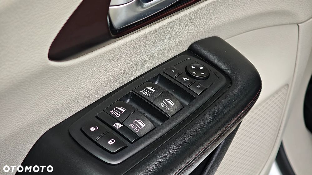 Chrysler Pacifica - 27