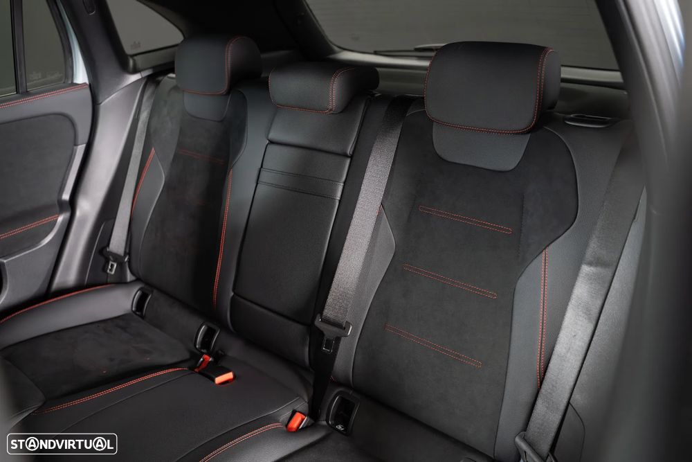 Mercedes-Benz EQA 300 4Matic AMG Line - 38