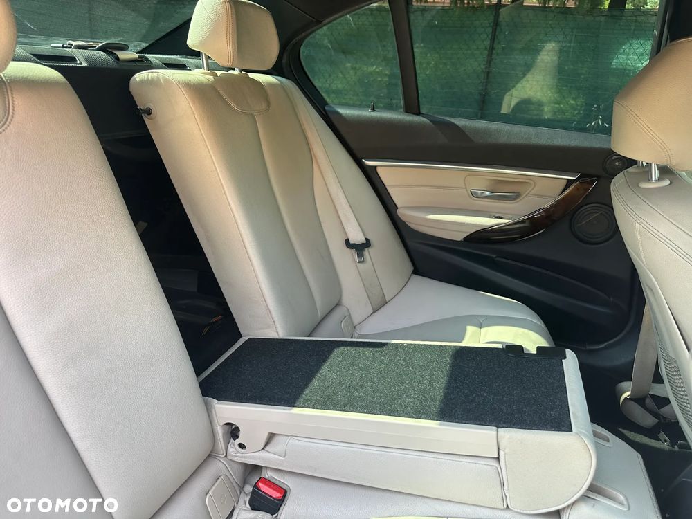 BMW Seria 3 328i Sport-Aut Sport Line - 35