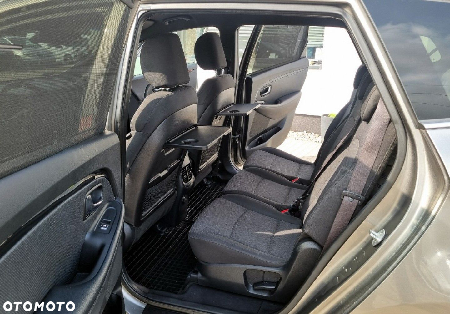 Kia Carens - 33