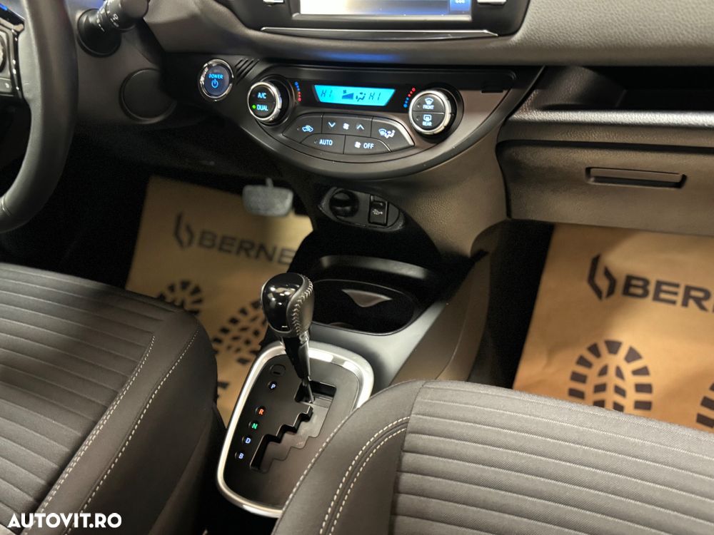 Toyota Yaris 1.5 VVT-i HSD Sol - 27