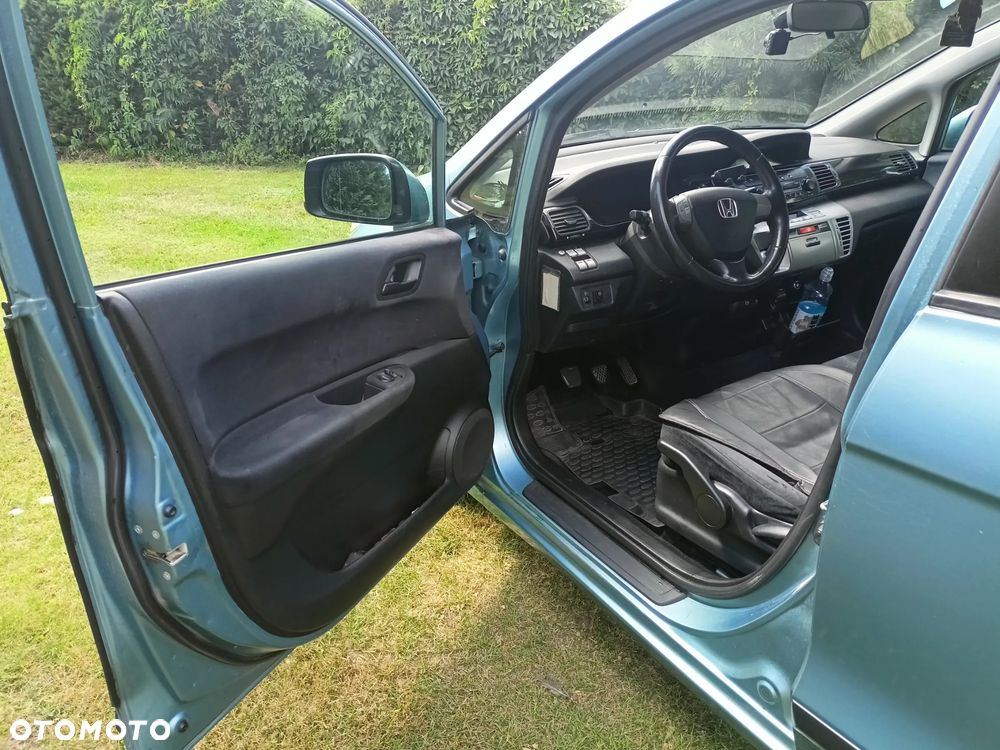 Honda FR-V - 10