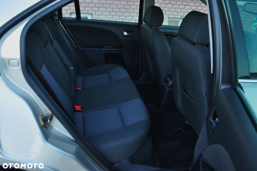 Ford Mondeo 1.8 Ghia - 24