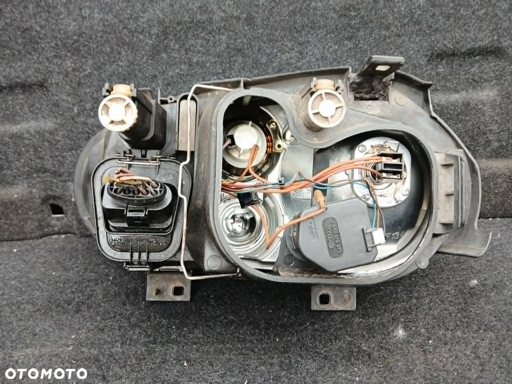 Volkswagen Golf IV Lampa przednia prawa Valeo - 4