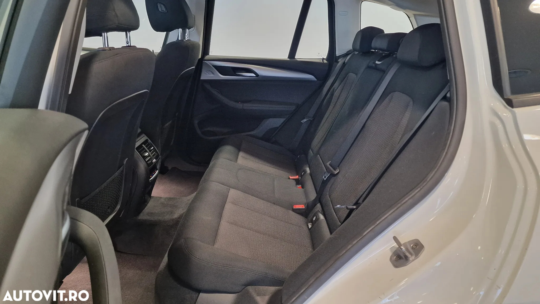 BMW X3 xDrive20i AT - 9
