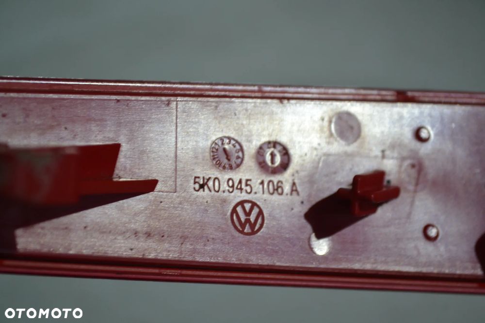 VW GOLF VI HB ODBLASK ZDERZAKA TYŁ TYLNY PRAWY ORYGINAŁ 5K0945106A - 3