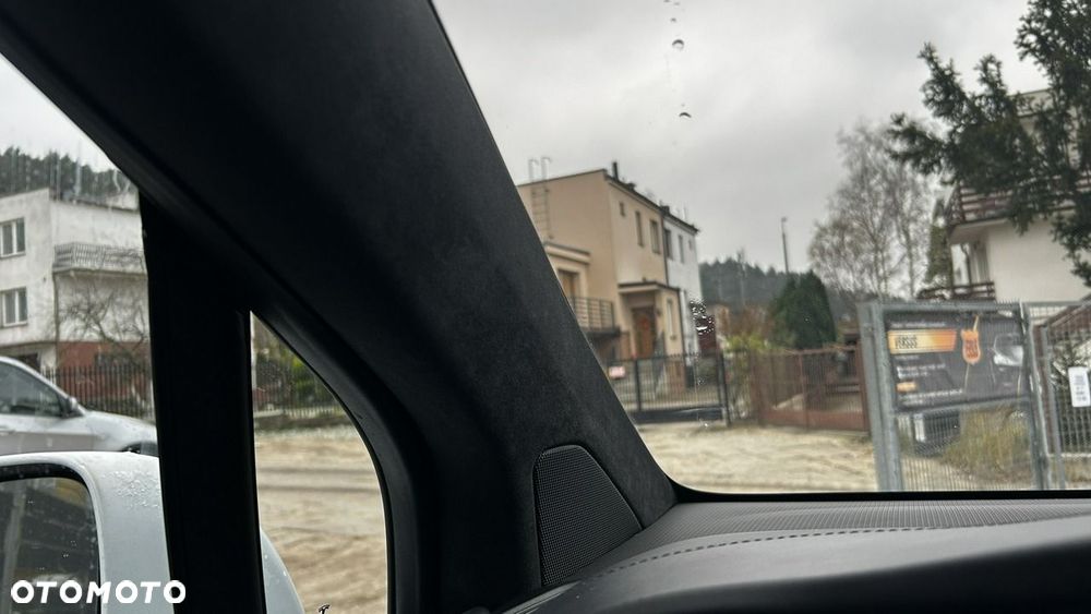Tesla Model X - 34