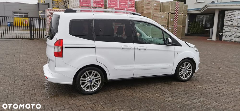 Ford Tourneo Courier 1.5 TDCi Titanium - 4