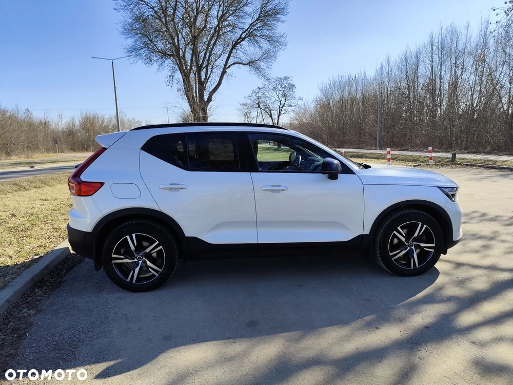 Volvo XC 40 B4 Plus Dark - 4