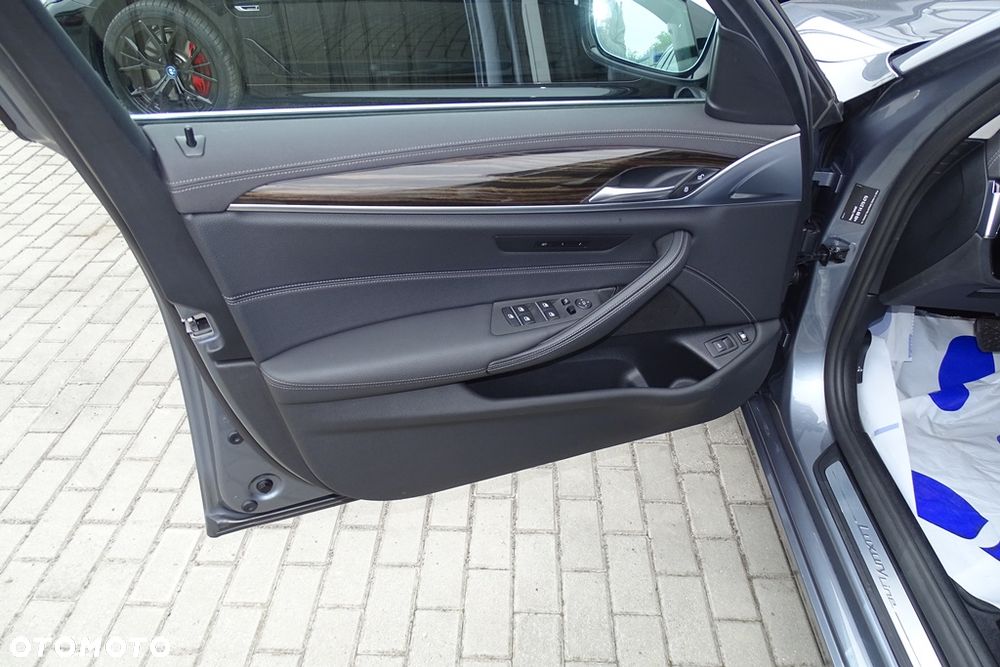 BMW Seria 5 530e xDrive Luxury Line sport - 22