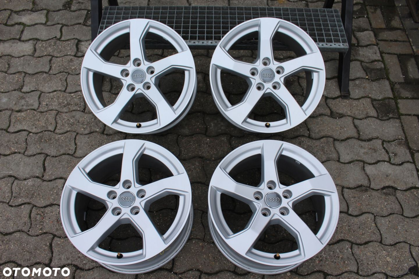 ORYG AUDI A3 8V0 17cali 5x112 ET43 7,5J Q3 A4 A6 - 2