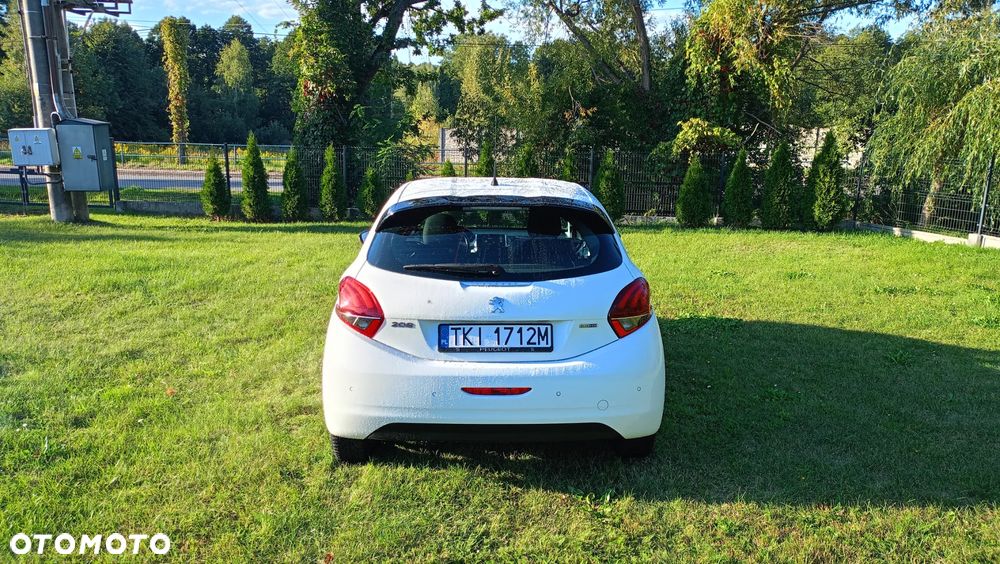 Peugeot 208 - 4