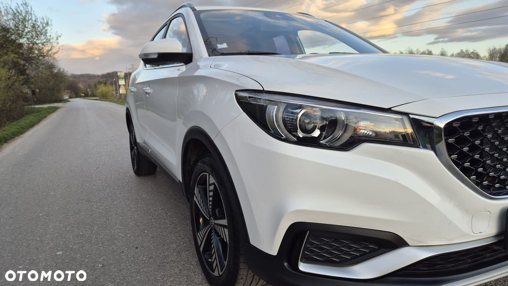 MG ZS - 13