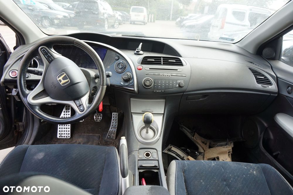 HONDA CIVIC VIII 5D HB 2006 B92P 1.4 16V L13A7 83KM SPLM CZARNY na części - 10