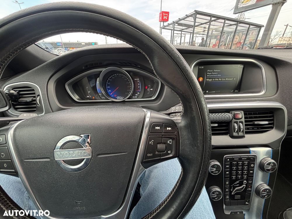 Volvo V40 D4 VEA R-Design - 16