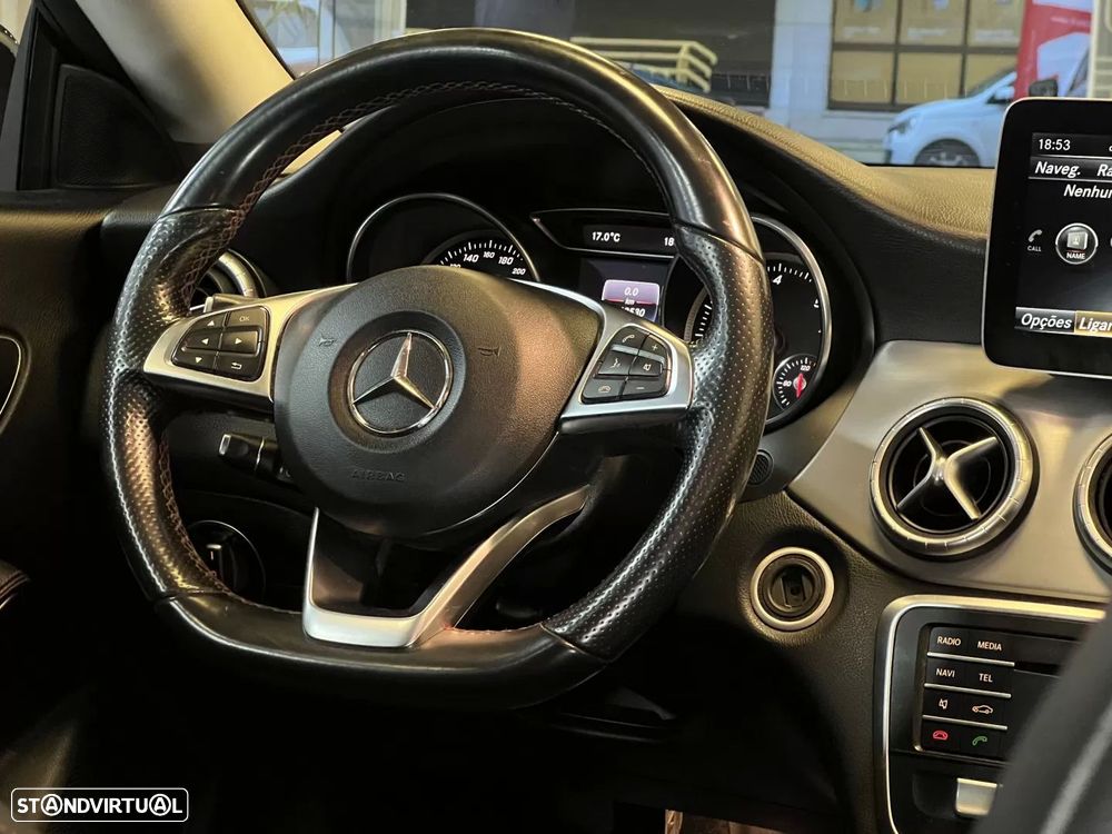 Mercedes-Benz CLA 200 d Shooting Brake AMG Line - 12