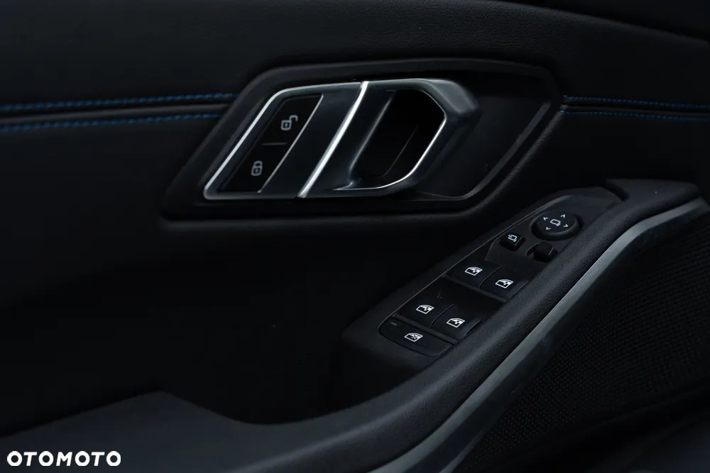 BMW Seria 3 318i M Sport - 10