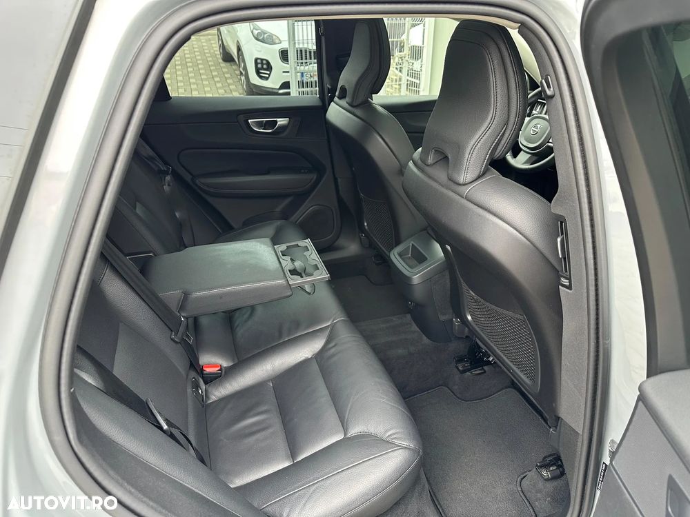 Volvo XC 60 B4 D Ultimate Dark - 13