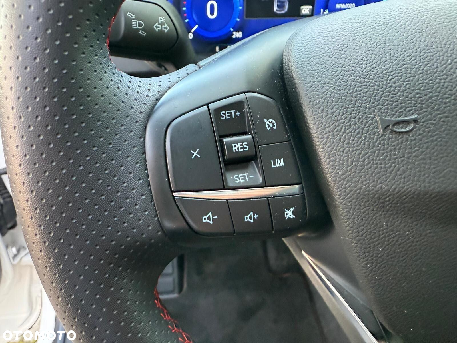 Ford Kuga - 23