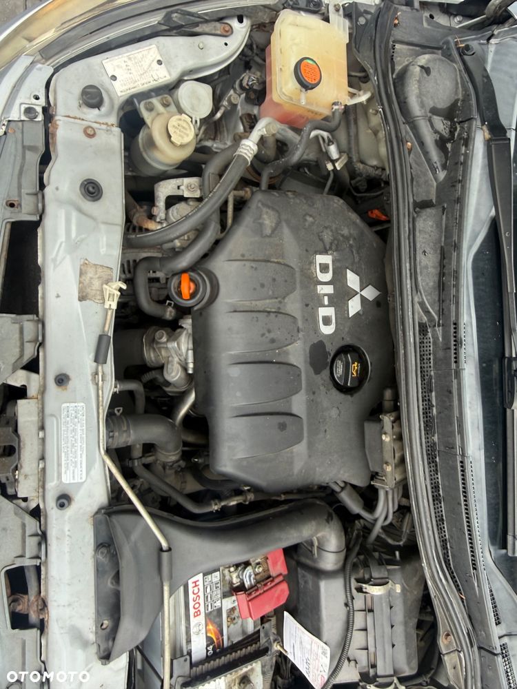 Mitsubishi Grandis 2.0 DI-D 6-Sitzer Intense - 24