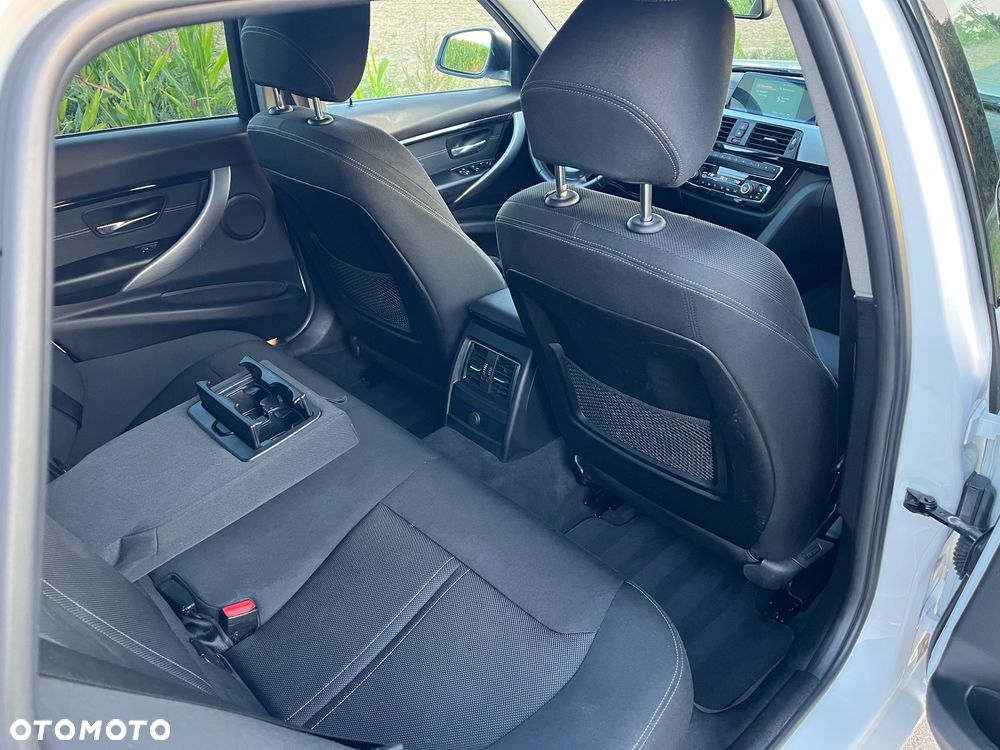 BMW Seria 3 320d Sport Line - 27