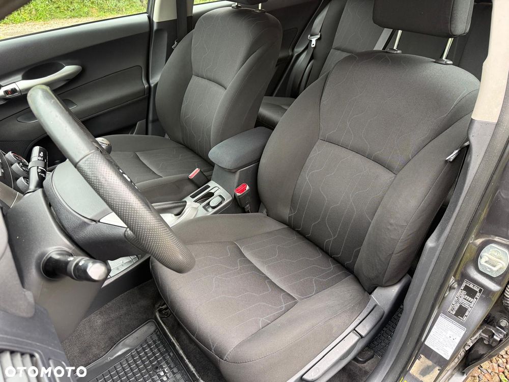 Toyota Auris 1.4 D-4D Active - 11