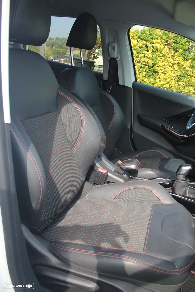 Peugeot 2008 1.2 PureTech GT Line - 6