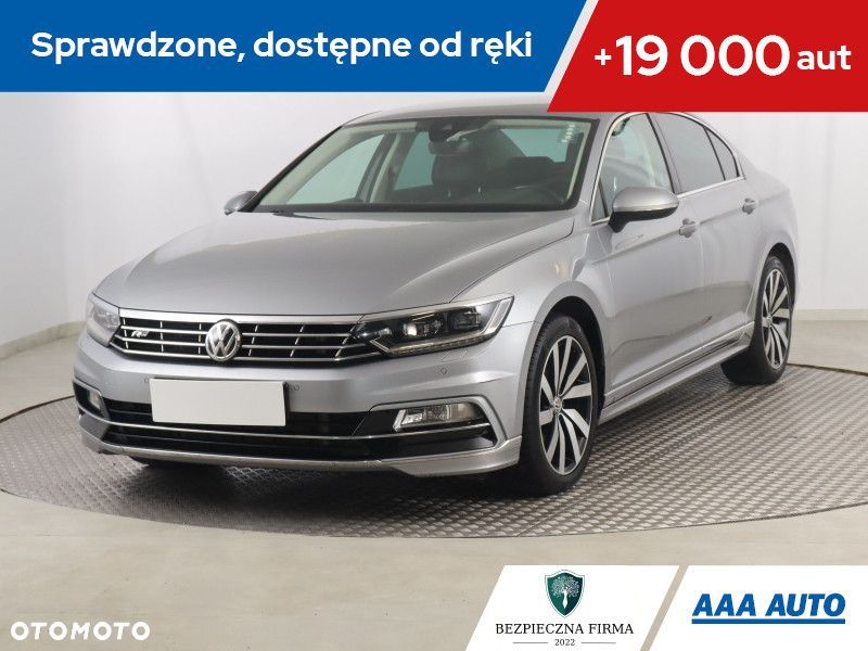 Volkswagen Passat - 1