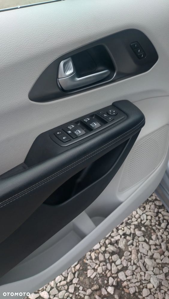 Chrysler Pacifica - 18