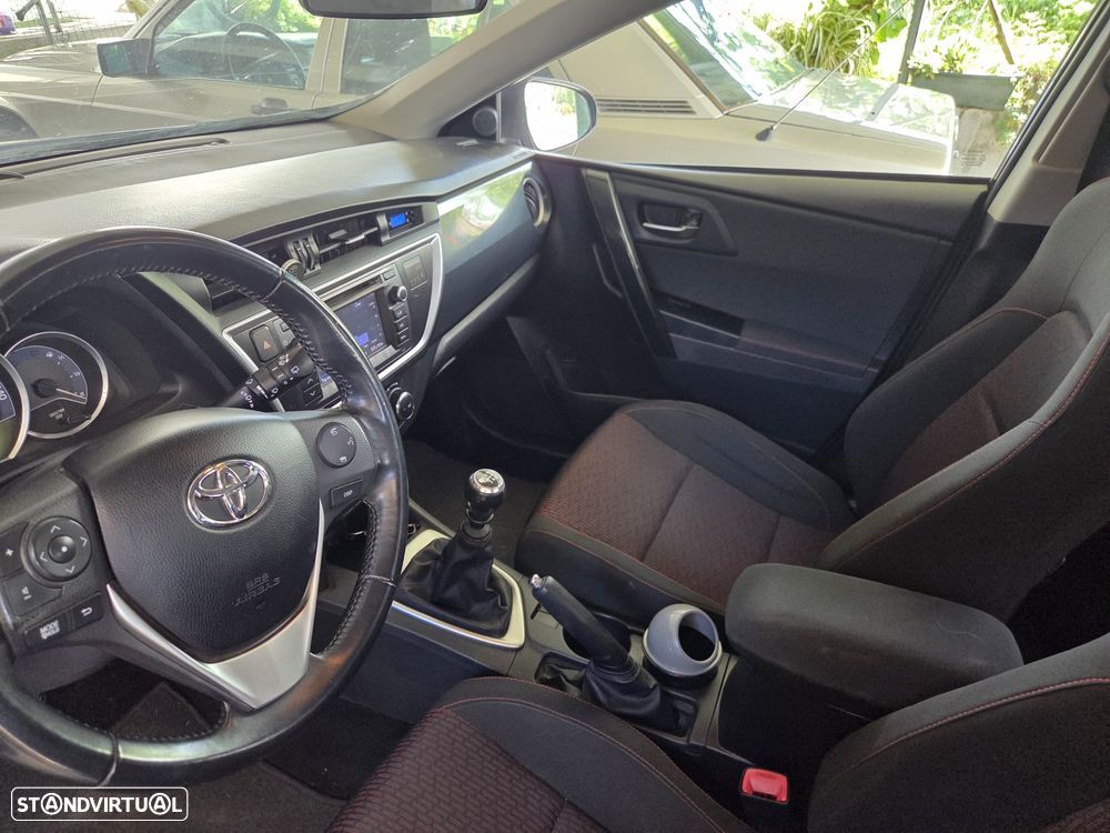 Toyota Auris 1.4 D-4D Comfort+Pack Sport - 6