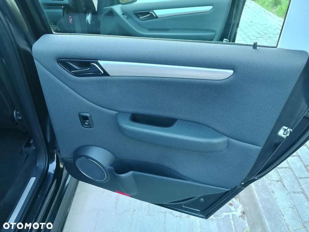 Mercedes-Benz Klasa B 180 BlueEFFICIENCY SPORT EDITION - 18