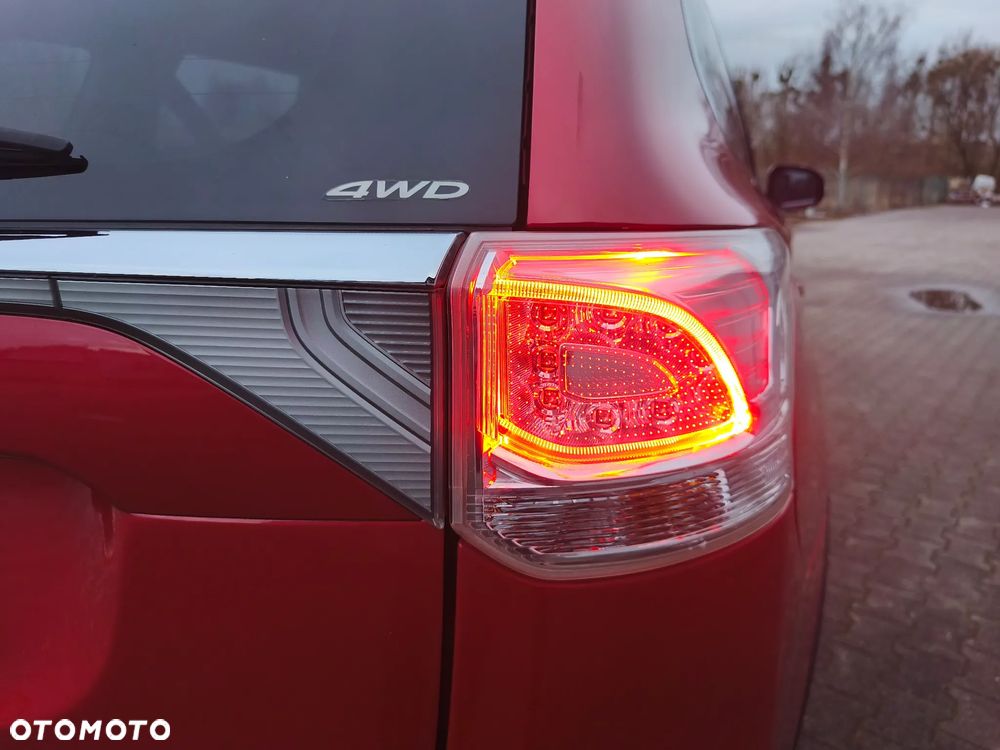 Mitsubishi Outlander 2.0 4WD Invite - 25