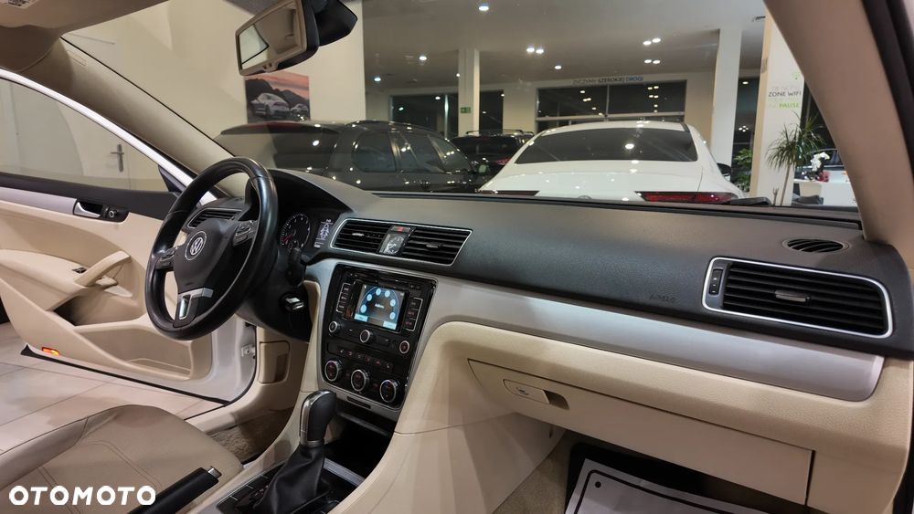 Volkswagen Passat - 36