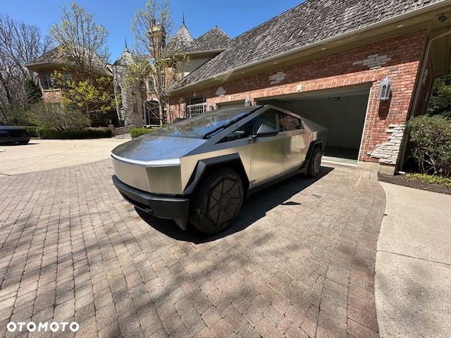 Tesla Cybertruck - 10