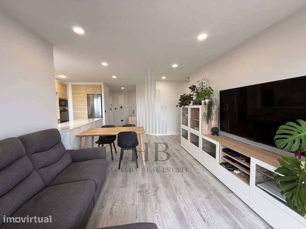 Apartamento T2 com varanda e Garagem Box | Urbanização da Cavaleira... - Grande imagem: 4/33