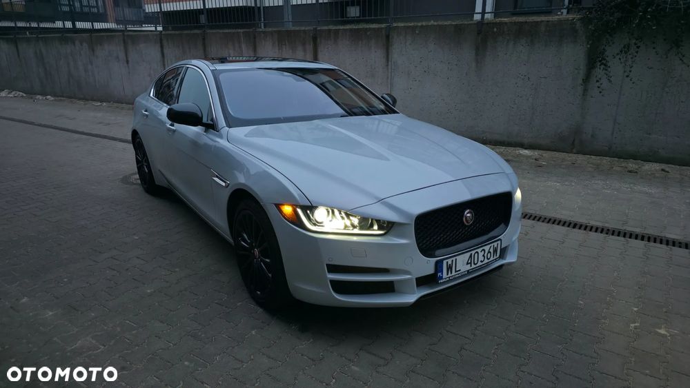 Jaguar XE S - 16
