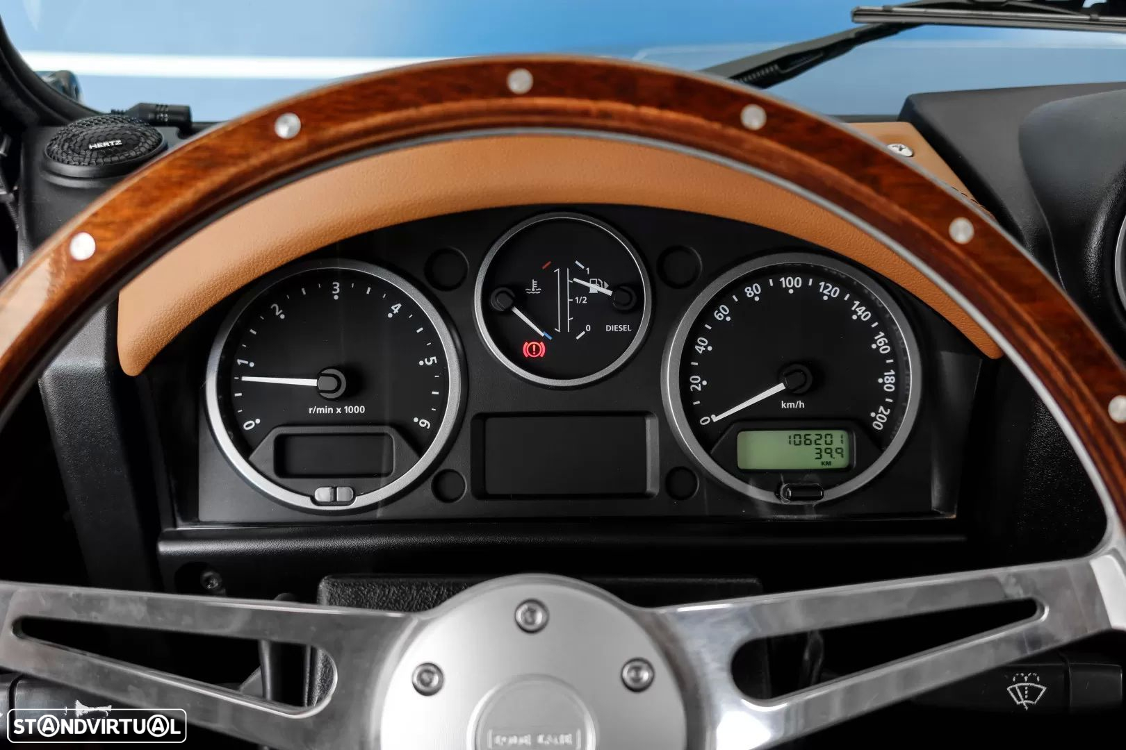 Land Rover Defender 90 SW 2.4 CRD S - 12