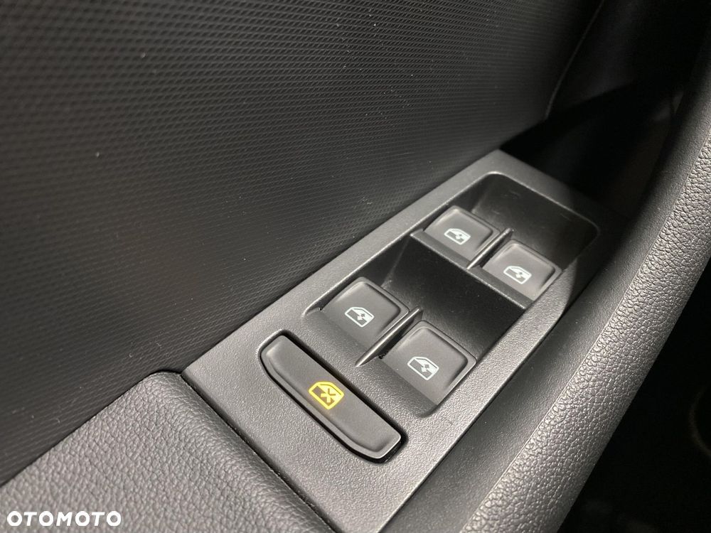 Skoda RAPID Spb 1.0 TSI Active - 19