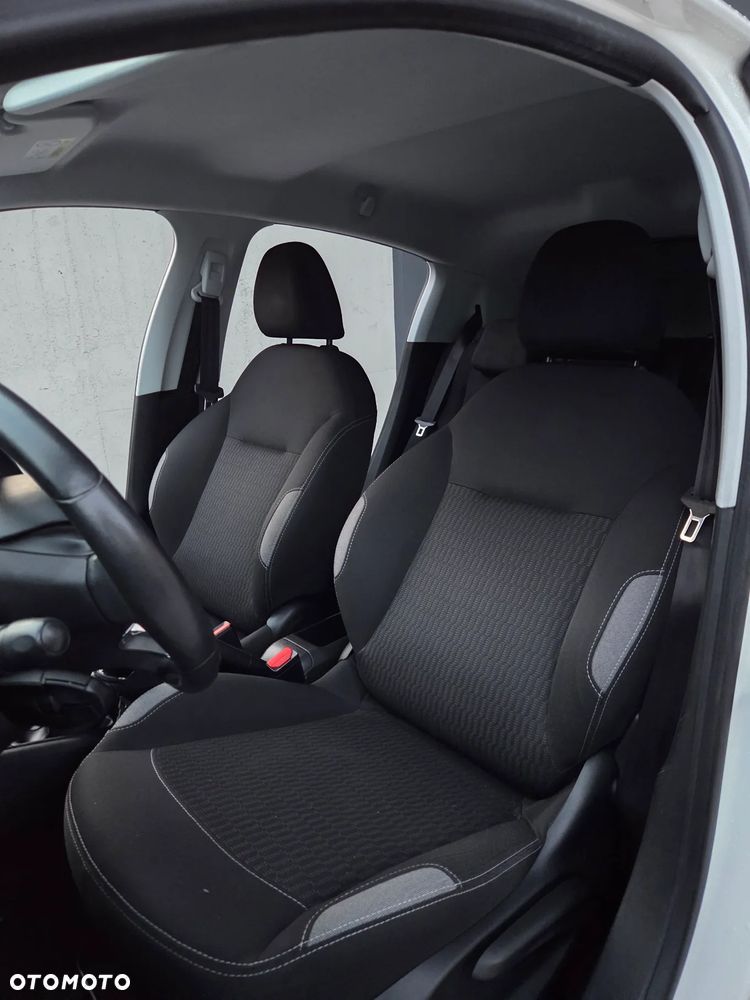 Peugeot 208 - 13