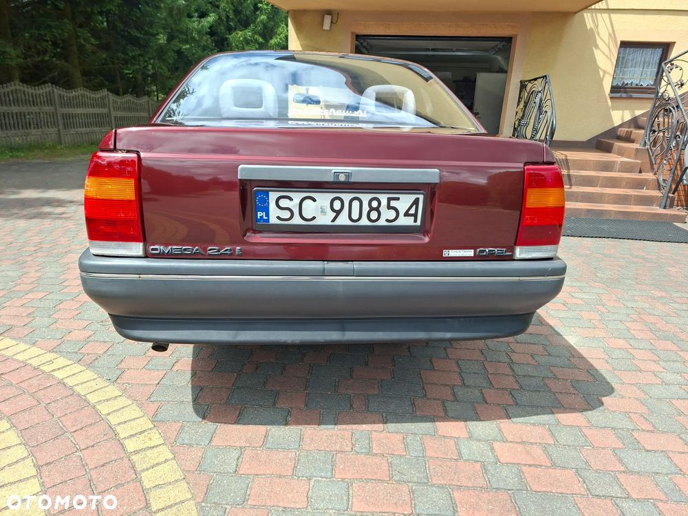 Opel Omega 2.4i GL - 4