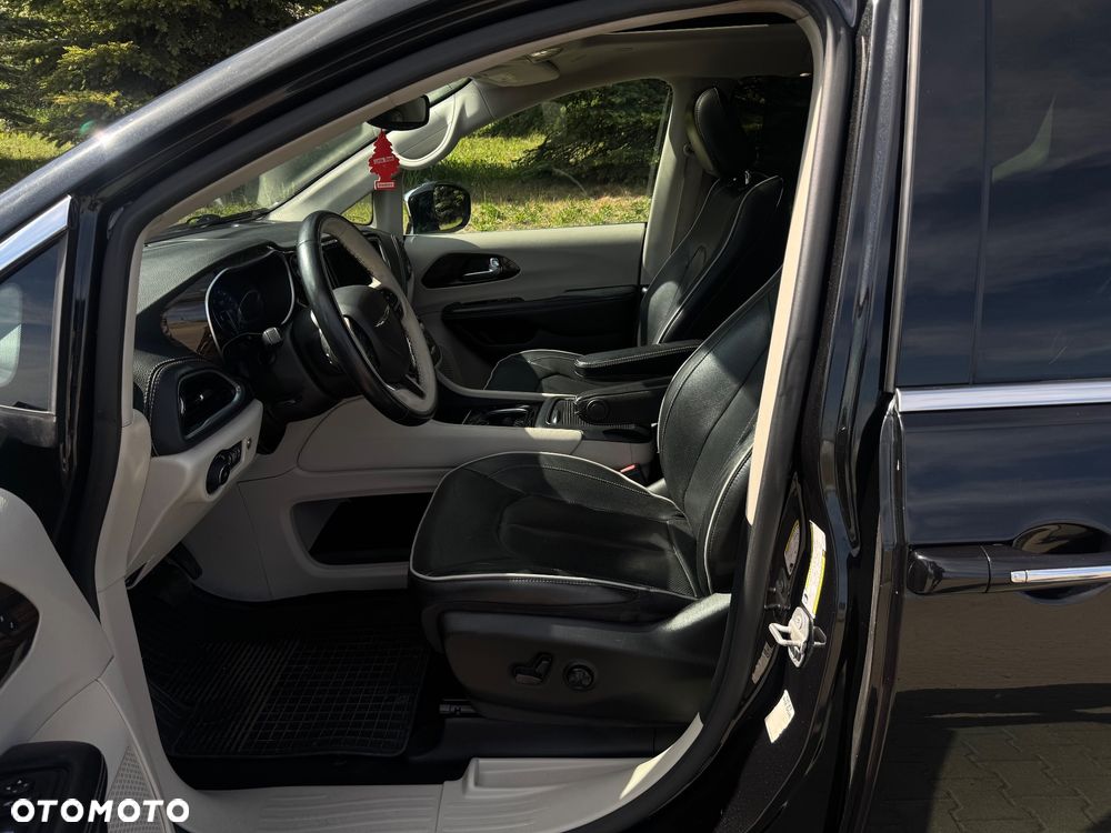 Chrysler Pacifica - 23