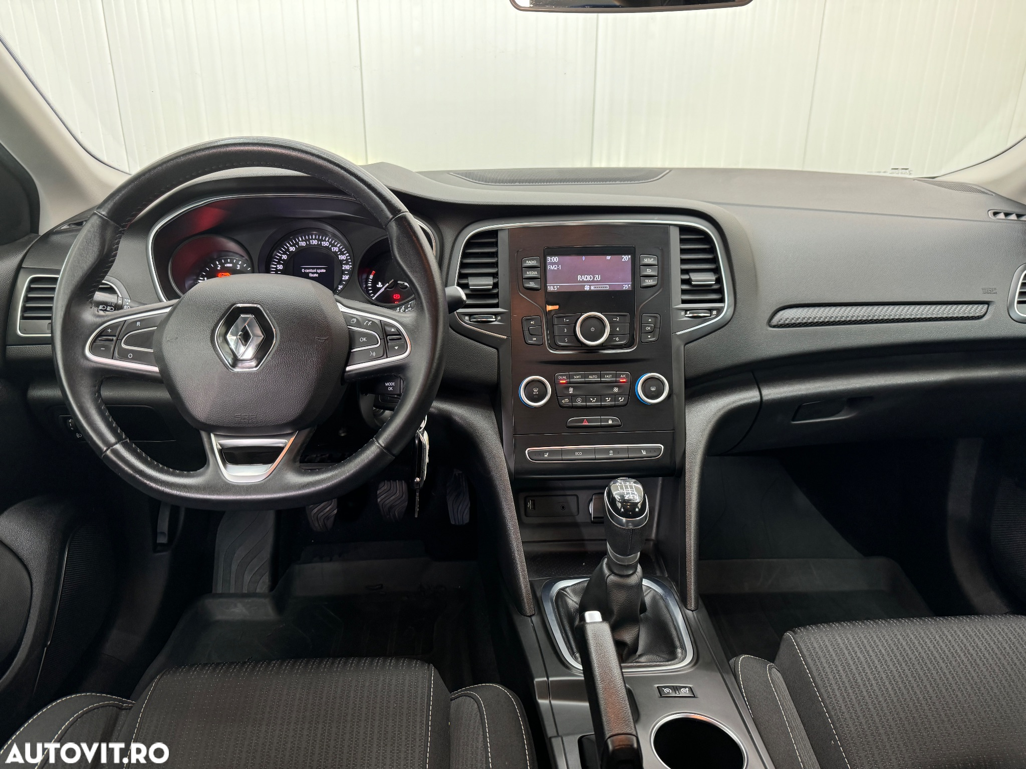 Renault Megane Blue dCi 116 Zen - 10