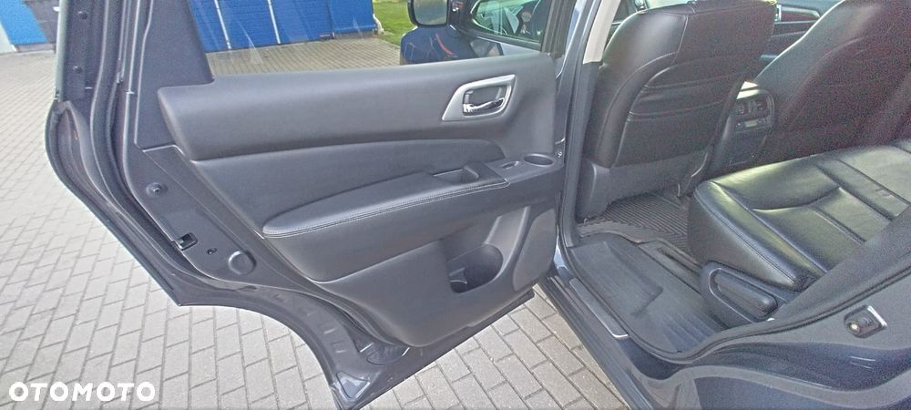 Nissan Pathfinder 3.0 D V6 LE EU5 - 15