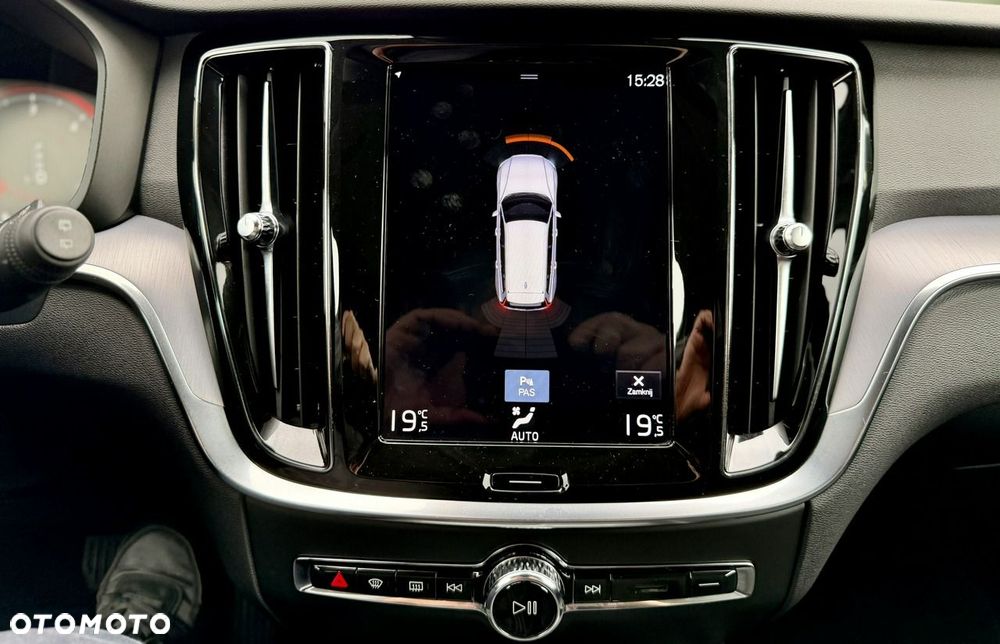 Volvo V60 D4 AWD Geartronic Momentum Pro - 33
