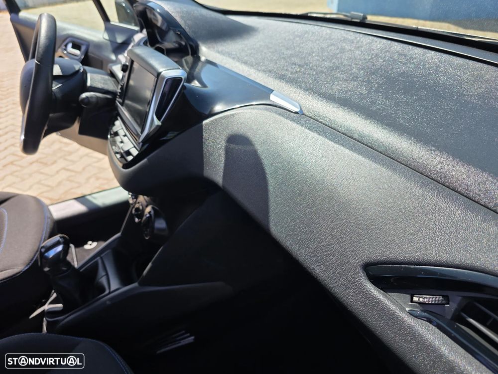 Peugeot 208 1.2 PureTech Signature - 21