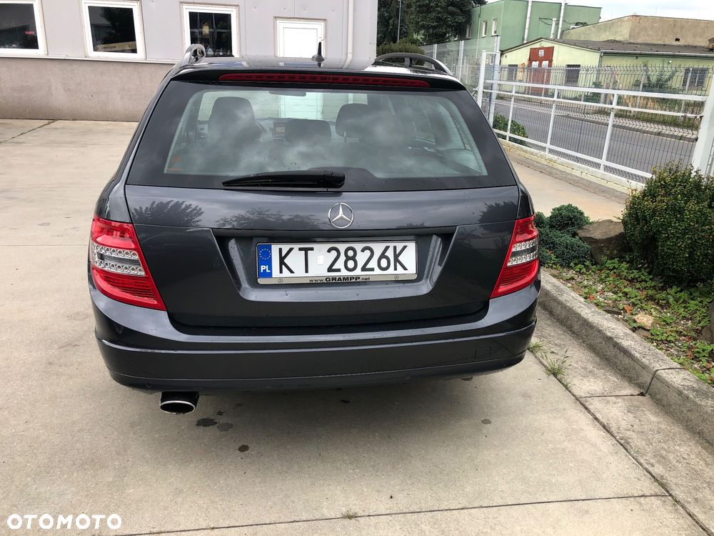 Mercedes-Benz Klasa C 220 CDI BlueEff Avantgarde - 4