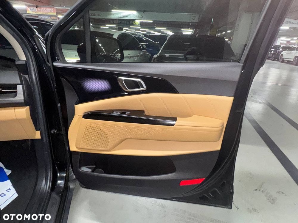 Kia Carnival - 21