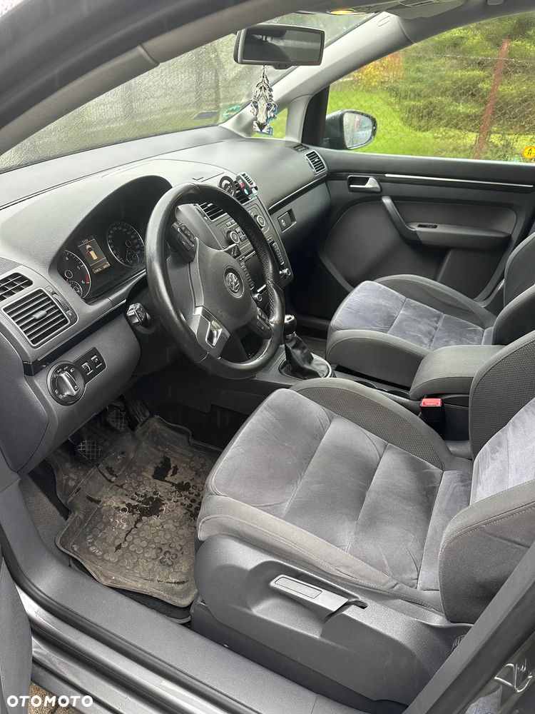 Volkswagen Touran 2012 photo 5