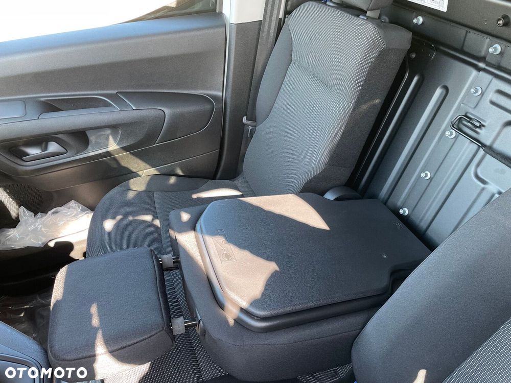Opel Combo Cargo Combo Cargo Furgon XL Diesel 100KM Manual - 15